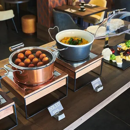 Vista Lakefront Boutique Hotel