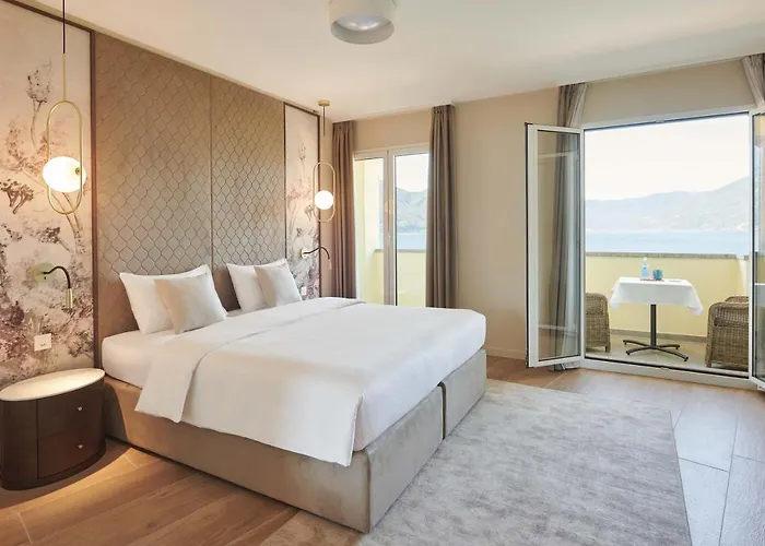 Vista Lakefront Boutique 3*