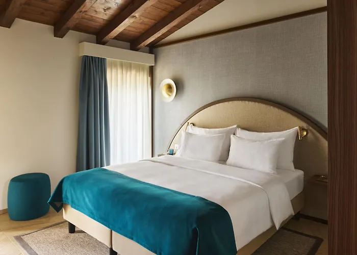 Vista Lakefront Boutique Hotel 3*