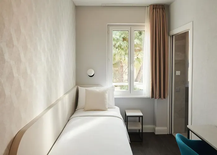 Отель Vista Lakefront Boutique 3*