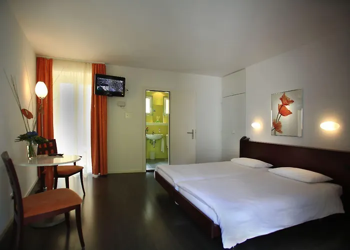 Отель Vista Lakefront Boutique