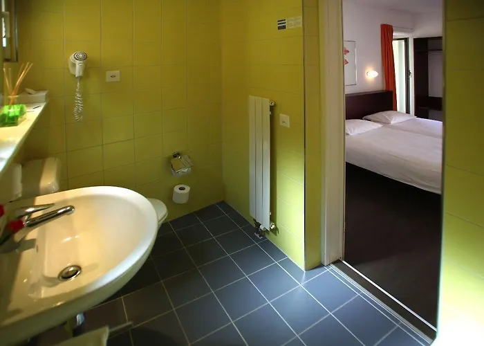 Vista Lakefront Boutique Аскона